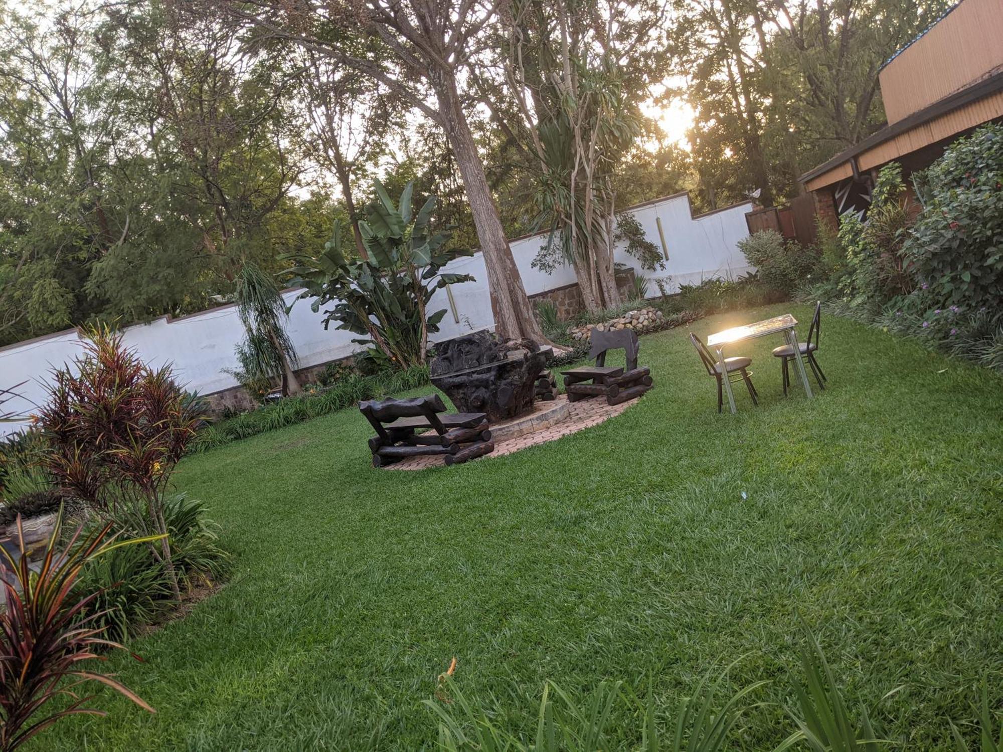 Inside Afrika Boutique Hotel Кигали Екстериор снимка